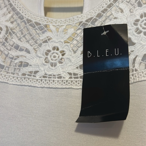 B.L.E.U. Cold Shoulder Top Size Medium NWT Women's White - Picture 5 of 8